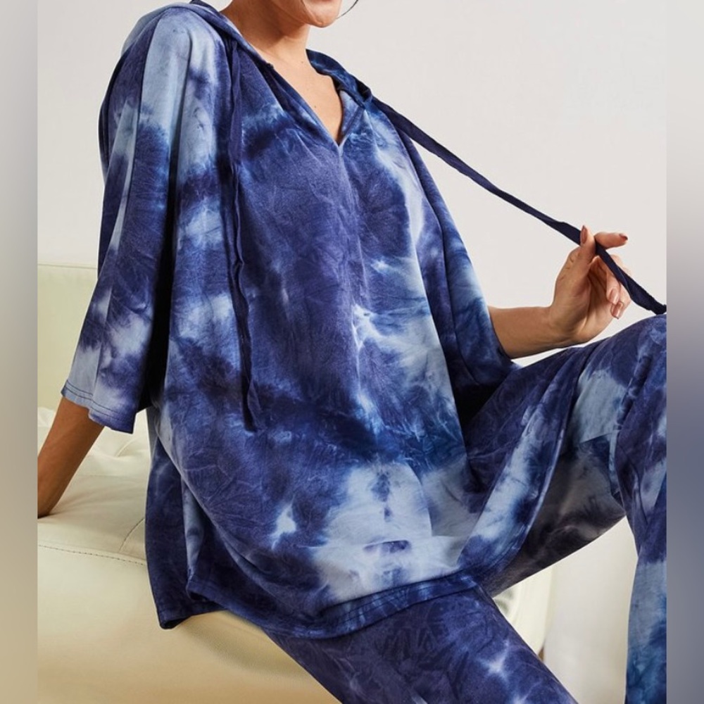 Simple Suzanne Betro Blue Tie Dye Oversized Hooded Poncho - Size M